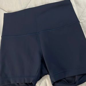 LULULEMON  women Short 4”